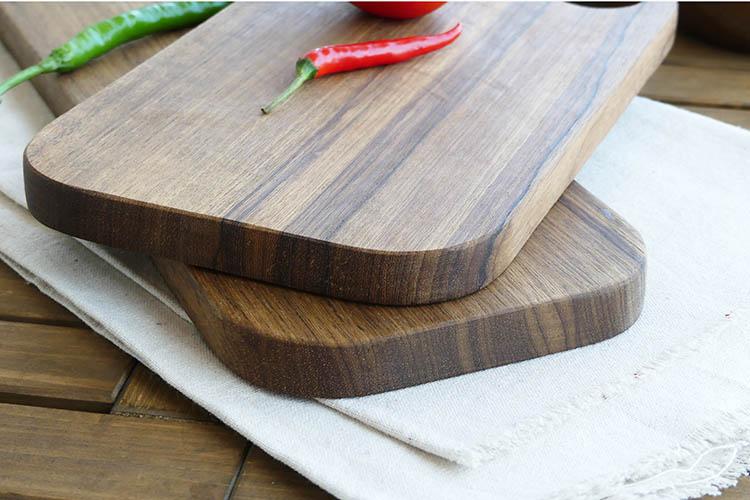 Planche à Découper en Bois